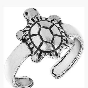 Silver turtle toe ring
